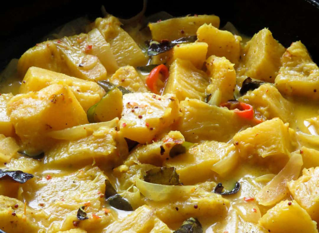 Currystoverij met ananas