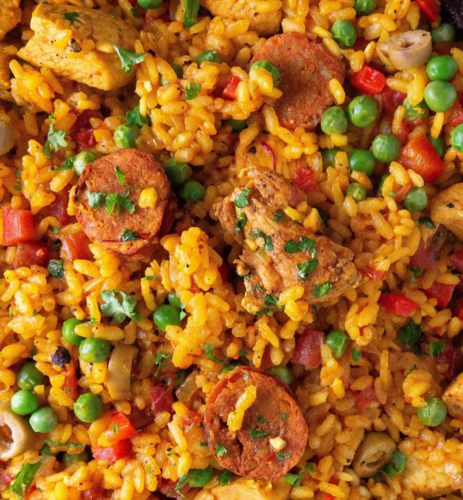 Paella met kalkoen en chorizo