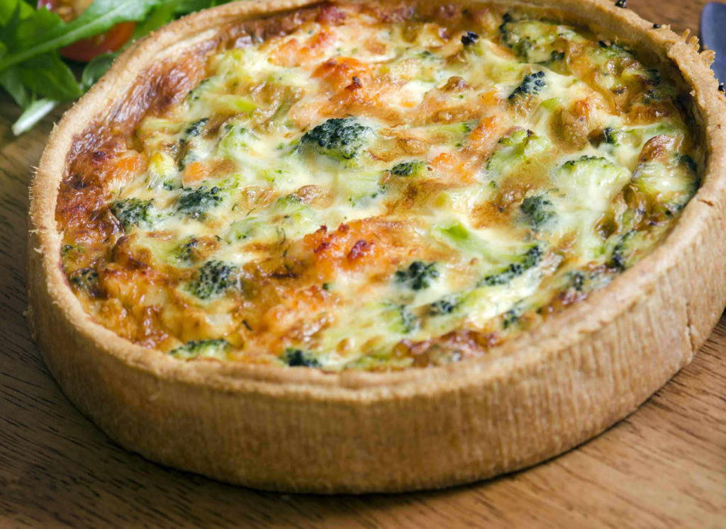 Quiches met gerookte zalm en garnalen
